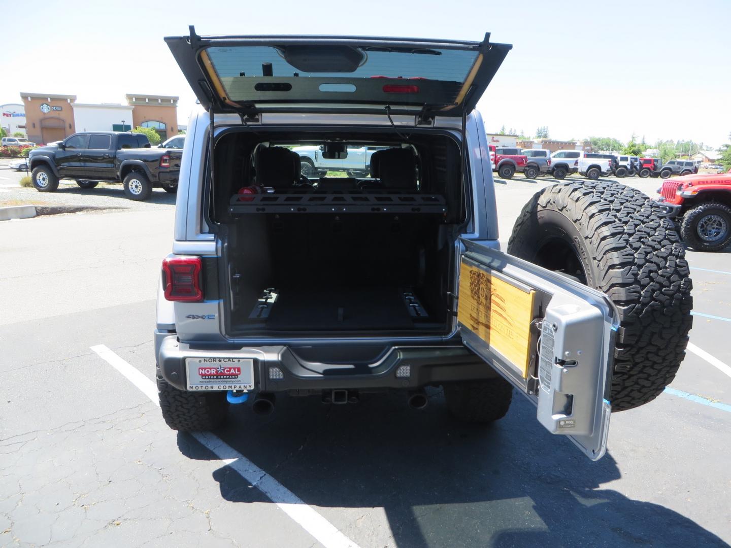 2021 SILVER /BLACK Jeep Wrangler Unlimited Rubicon 4XE 4d SUV 4wd (1C4JJXR63MW) with an 2.0L L4 DOHC 16V TURBO engine, automatic transmission, located at 2630 Grass Valley Highway, Auburn, CA, 95603, (530) 508-5100, 38.937893, -121.095482 - Impressive 4xe Rubicon with a ton of extras that include Fox 3.0 internal bypass front and rear shocks, 315 BFG KO2 tires, Warn winch, Factor 55 Ultra hook, Front bumper stinger, Rigid Pods on front bumper, Rigid A series lights in the roof rack, DV8 lockable hood pins, Westin Running boards, Fury d - Photo#66